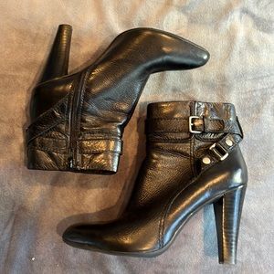 Nine West 7 black leather ankle boots